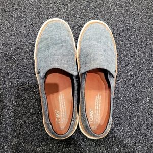 TOMS Women's Sz 6 Slip On Loafer Comfort Gum Sole